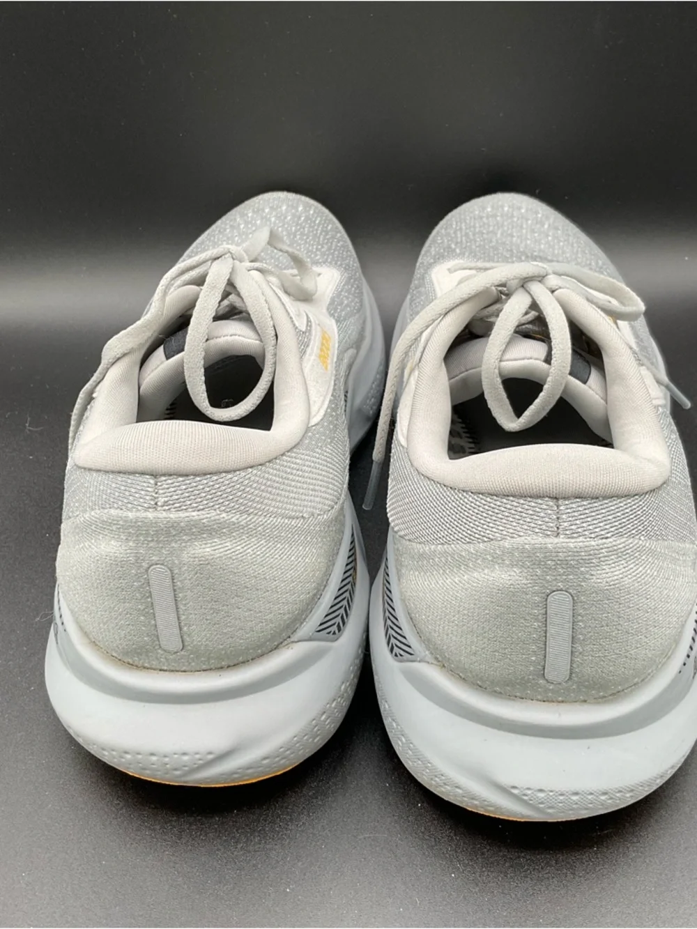 Brooks Adrenaline GTS 24 Light Gray Sneakers 11.5 narrow B